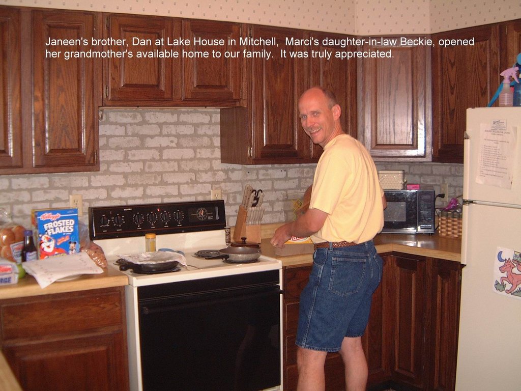 2004/07(July)/05(Mothers-Funeral)/1024x768_2004-07-28 10-03-24.JPG